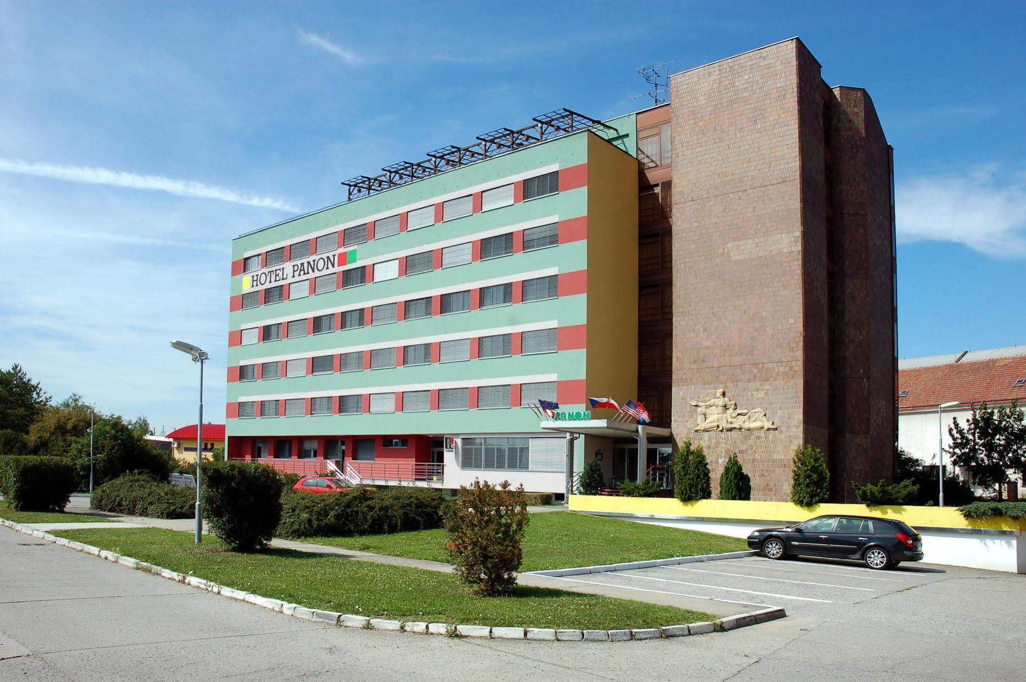 Hotel Panon Hodonín Extérieur photo